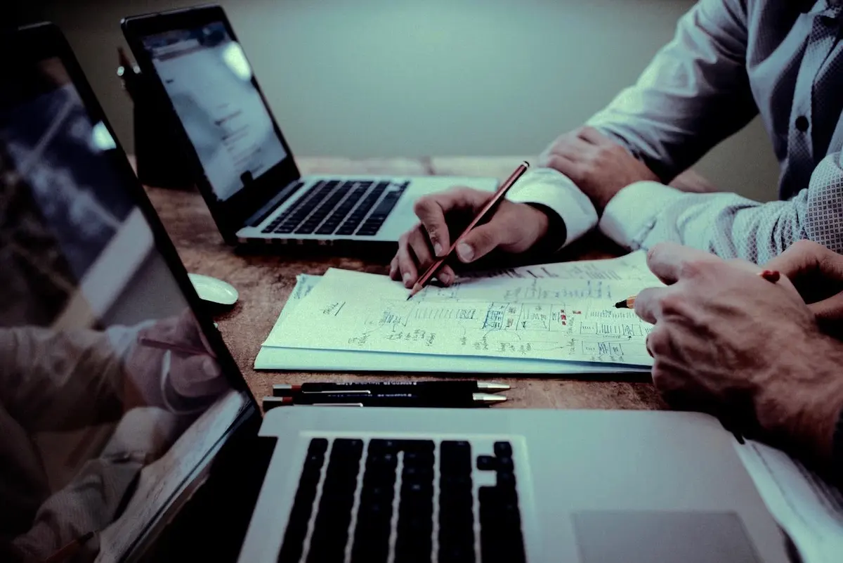 9 Counterintuitive Questions to Ask Your Assistant - unsplash - helloquence_photos_5fnmwej4taa-small